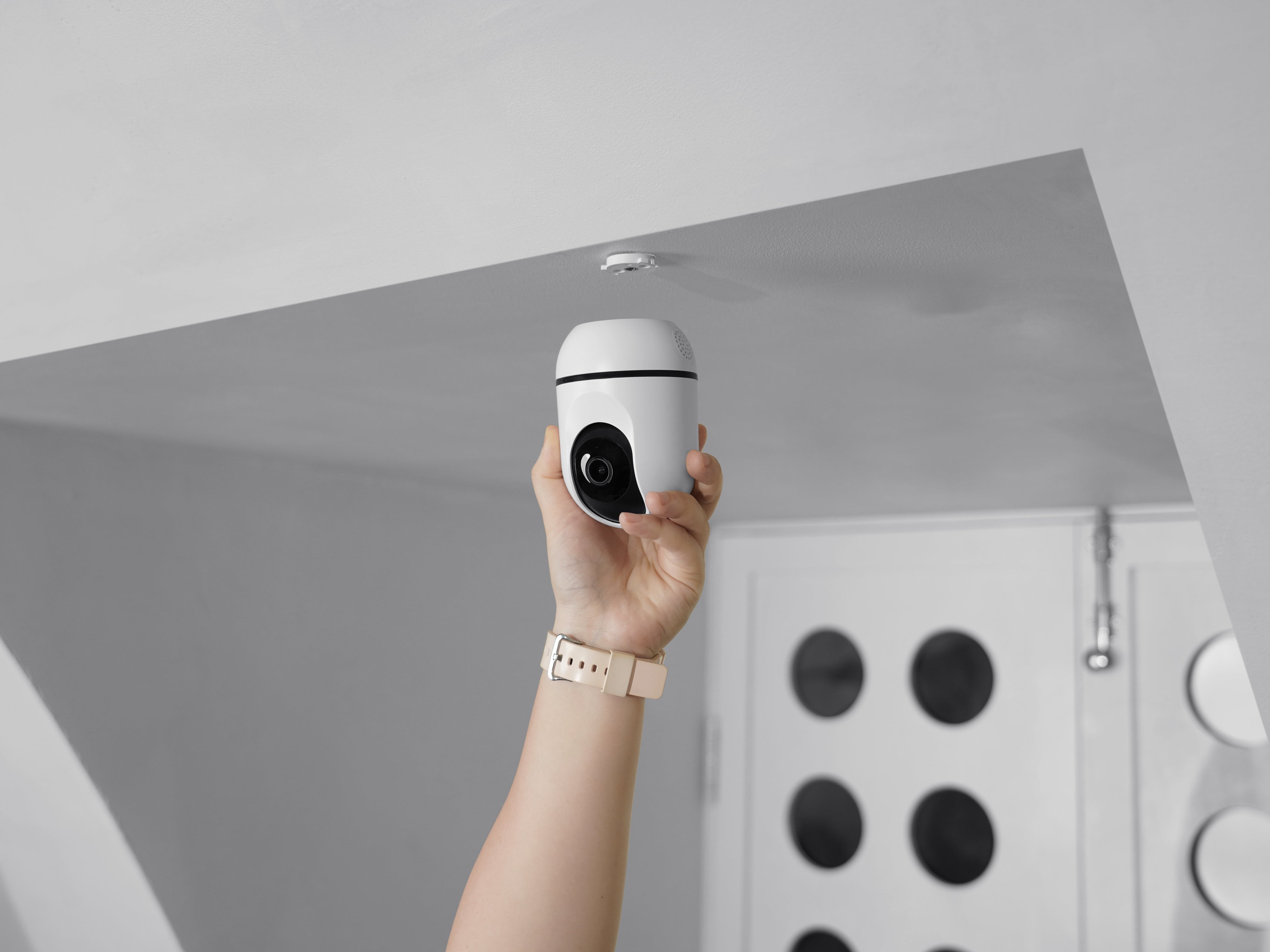 Top 5 Apartment Security Gadgets: Cameras, Solar Panels – WUUK